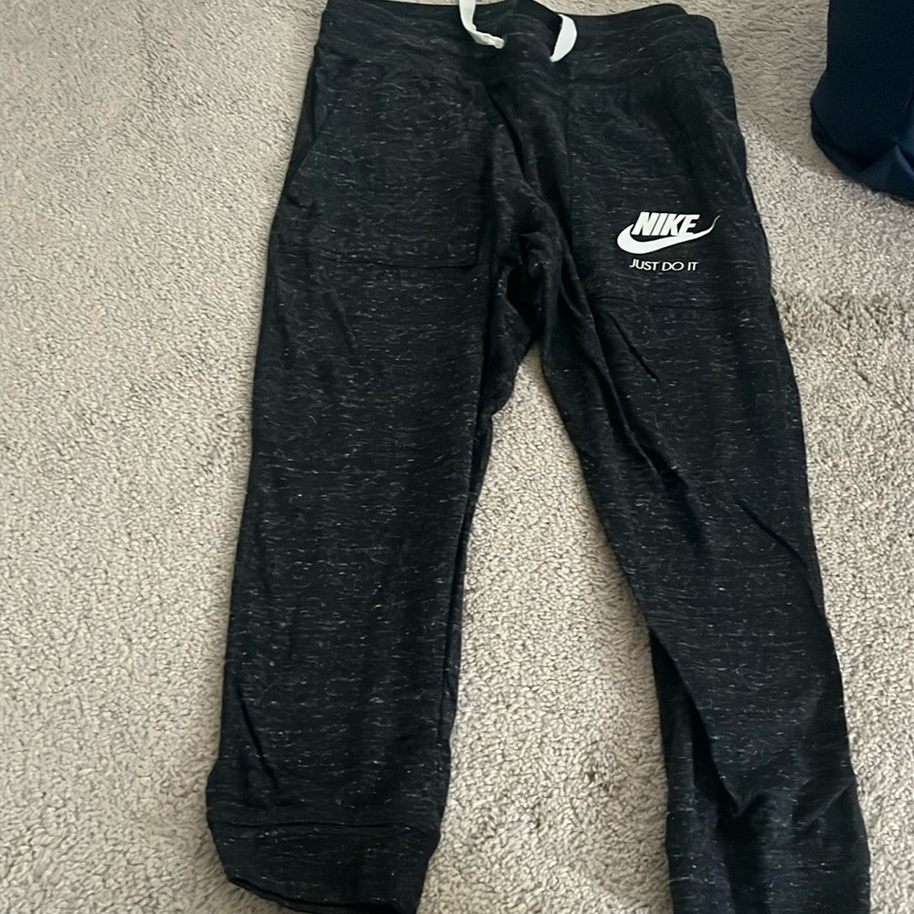 Nike cropped joggers SZ Small
